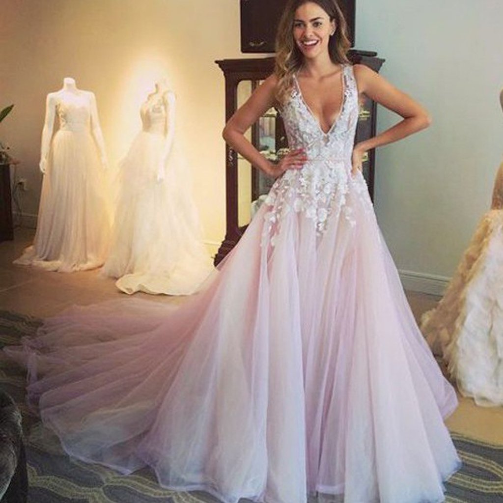 Long Wedding Dress, Tulle Wedding Dress, Sleeveless Bridal Dress, Open-Back Wedding Dress, V-Neck Wedding Dress, Wedding Dress with Long Train, Vintage Wedding Dress, LB0509